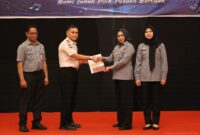 Kantor Wilayah Kementerian Hukum Jambi menyerahkan berkas Surat Pencatatan Ciptaan Lagu kepada Kepala Lembaga Pemasyarakatan Kelas IIA Jambi pada Senin, 3 Agustus 2026.(poto: jamberita.com).