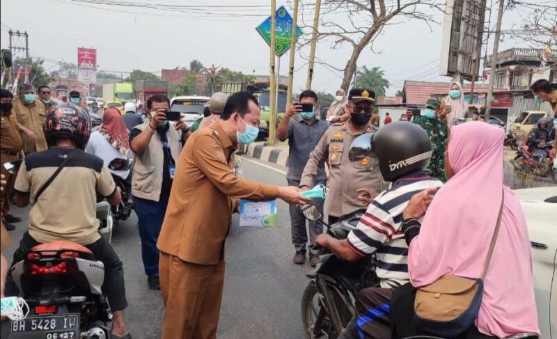 Bupati Muaro Jambi Bambang Bayu Suseno memimpin langsung kegiatan pencegahan bahaya kabut asap ini bersama jajaran Forkopimda.(poto: jambiprima.com).
