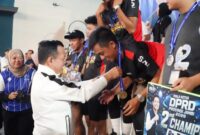 Gubernur Jambi Al Haris menghadiri acara penutupan Turnamen Padel Piala Ketua DPRD Provinsi Jambi di Padel Reserve, Kebun Handil, Kota Jambi, Minggu (9/8/2026).(poto: jamberita.com).