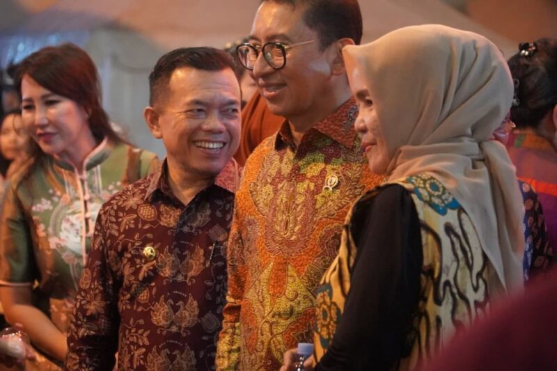 Gubernur Jambi Al Haris bersama Menteri Kebudayaan Republik Indonesia Fadli Zon meresmikan pembukaan Festival Pusparagam Negeriku Jambi pada Jumat malam (31/7/2026).(poto: jamberita.com).