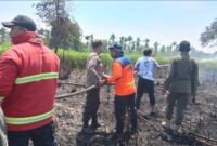 Tim gabungan Satuan Tugas Penanggulangan Kebakaran Hutan dan Lahan bergerak cepat mengendalikan kebakaran lahan kuala betara pada Minggu (23/8/2026).(poto: jambiprima.com).