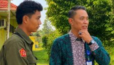 Rektor Universitas Islam Tebo Dr. Nurhuda meninjau langsung kondisi lingkungan dan fasilitas kampus menjelang pelaksanaan Ujian Akhir Semester (UAS).(poto: jambiprima.com).