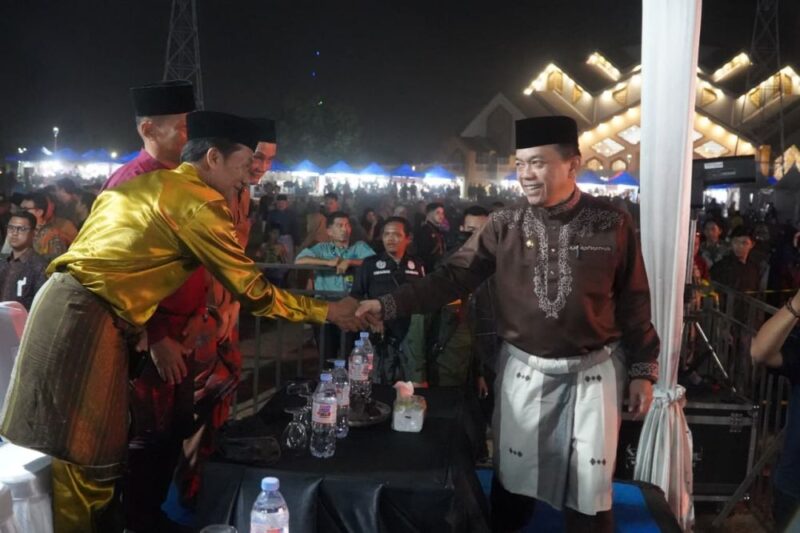 . Gubernur Jambi Al Haris dan Wali Kota Jambi Maulana turut hadir mendampingi prosesi pembukaan Festival Batanghari 2026.(poto: jamberita.com).