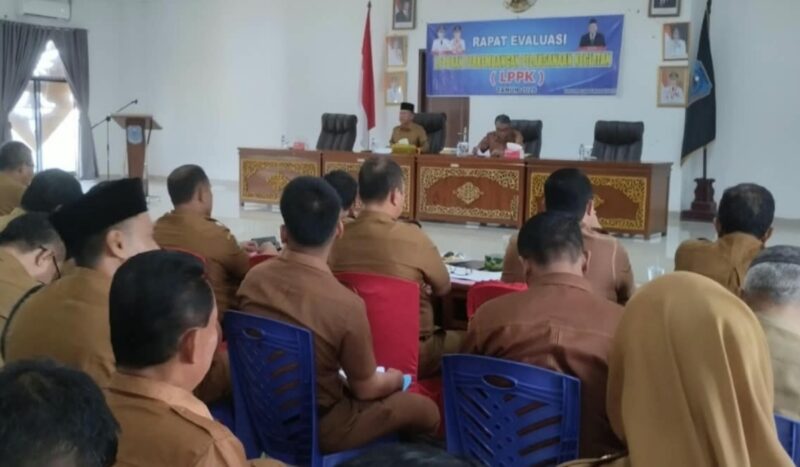 Wakil Bupati Merangin A. Khafidh memimpin rapat evaluasi LPPK Merangin 2026 di Ruang Aula Lantai 4 Kantor Bupati Merangin pada Senin (24/8).(poto: seriusnews.id).