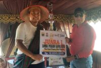 Kabupaten Merangin meraih juara pertama Parade Kapal Hias HUT ke-81 RI di Sungai Batanghari lewat konsep unik Rumah Tuo Tabir.(poto: meranginkab.go.id).