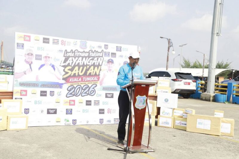 Bupati Tanjung Jabung Barat Drs. H. Anwar Sadat, M.Ag. meresmikan langsung kompetisi budaya ini bersama Wakil Bupati Dr. H. Katamso SA, S.E., M.E.(poto: jamberita.com).