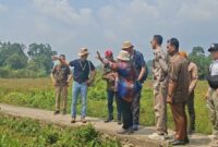 Tim evaluator UNESCO Global Geopark saat melakukan revalidasi di kawasan Goa Tiangko, Desa Tiangko, Kecamatan Sungai Manau, Kabupaten Merangin, Jambi, Selasa (11/8/2026).(poto: jambiprima.com).