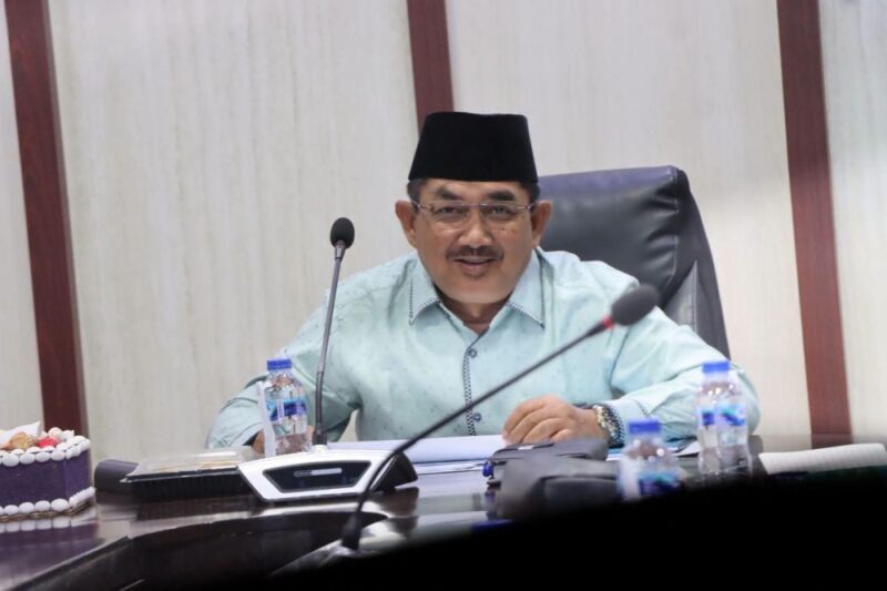Bupati Tanjung Jabung Barat Anwar Sadat mengikuti rapat koordinasi khusus guna memperkuat pelaksanaan program makan bergizi gratis di daerah.(poto: jamberita.com).