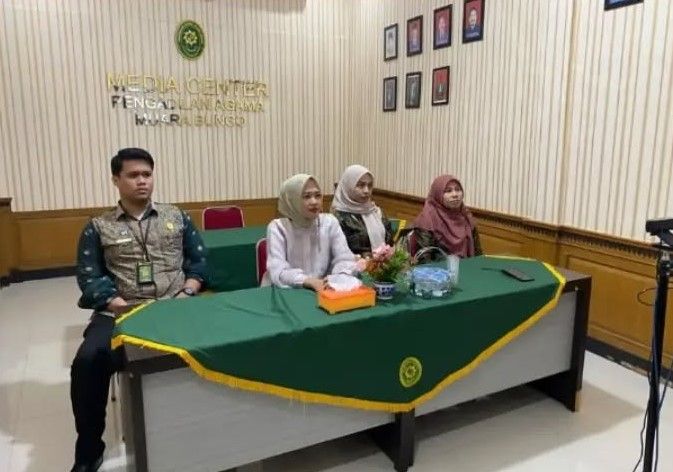 egawai PA Muara Bungo mengikuti Sosialisasi Pembaruan Aplikasi APS Versi 4.0.5 secara virtual melalui Zoom Meeting, Jumat (7/8/2026).(poto: jambiprima.com).