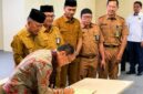 Wakil Bupati Merangin H A Khafid menyaksikan Kepala Badan Pengembangan dan Pembinaan Bahasa (PPB) Kemendikdasmen RI Hafidz Muksin menandatangani Nota Kesepahaman (MoU).(poto: jambiprima.com).