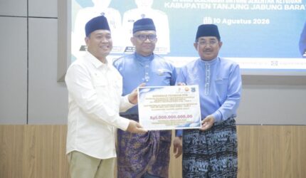 PetroChina Jabung menyerahkan tiga program CSR senilai miliaran rupiah dan meraih penghargaan penyumbang TJSLP terbesar di Tanjung Jabung Barat.