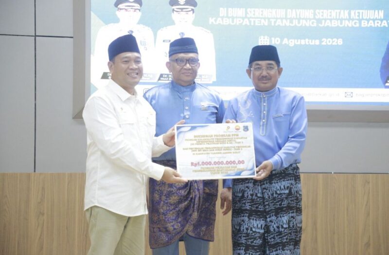 Penyerahan program CSR PetroChina Jabung ini berlangsung secara simbolis pada Senin (10/08/2026) saat momen HUT Tanjab Barat ke-61.(poto: jamberita.com).