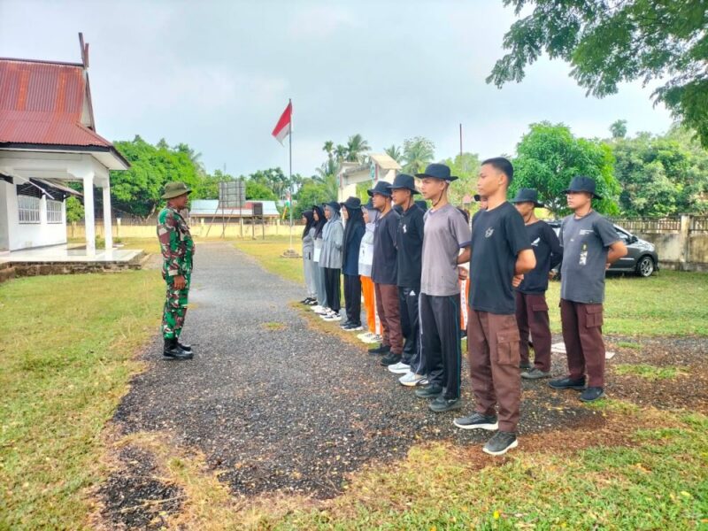 Satgas TMMD Ke-129 Kodim 0416/Bute menggelar pelatihan Paskibra TMMD Bungo bagi siswa-siswi tingkat SMA.(poto: jambiprima.com).