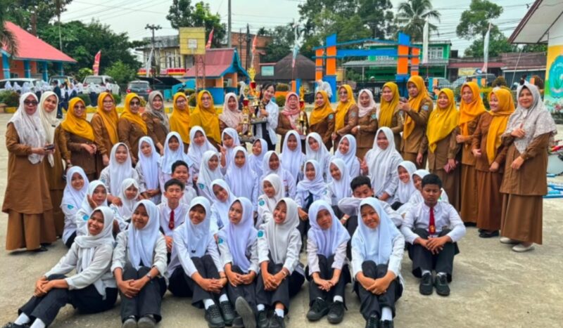 Bupati Merangin, M. Syukur, memberikan apresiasi setinggi-tingginya atas pencapaian luar biasa yang diraih oleh para siswa tersebut pada Sabtu (1/8).(poto: meranginkab.go.id).