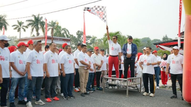 Suasana lapangan Kantor Gubernur Jambi memutih oleh lautan manusia pada Minggu (23/8/2026) pagi.(poto: jamberita.com).