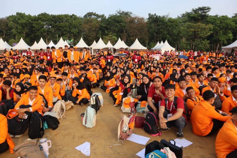 Universitas Jambi (UNJA) resmi menggelar puncak Pengenalan Kehidupan Kampus UNJA bagi Mahasiswa Baru (PKKMB) Tahun 2026.(poto: jamberita.com).