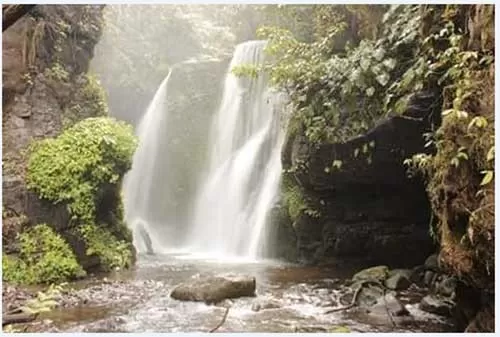 Danau dan air terjun di kaki Gunung Masurai, Kabupaten Merangin yang begitu memukau.(poto: istimewa).