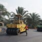 Proses pengaspalan ruas jalan Simpang Tiga Sitiung Lama–Pulai di Kabupaten Dharmasraya, Sumatera Barat.(poto: jambiprima.com).