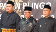Wakil Bupati Bungo Ust. Tri Wahyu Hidayat menghadiri prosesi pengukuhan pengurus LAM Bungo masa bakti 2026–2031.(poto: jambiprima.com).