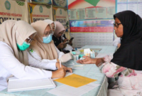Sekretaris TP PKK Kota Sungai Penuh, Firna Dianda, menghadiri peluncuran pembinaan Posyandu berbasis Enam Standar Pelayanan Minimal (SPM) di Desa Aur Duri, Kecamatan Pondok Tinggi, Rabu (12/8/2026).(poto: istimewa).