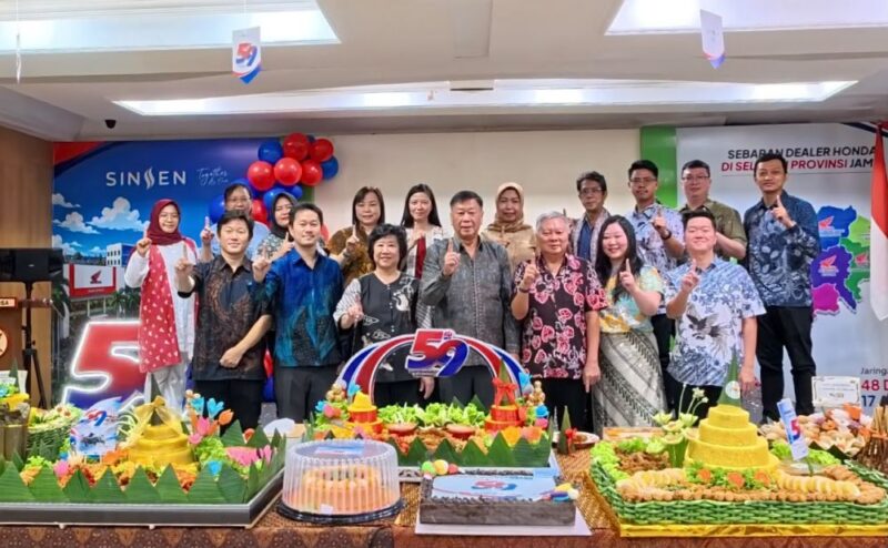 Keluarga besar Sinsen Group menggelar perayaan ulang tahun perusahaan.(poto: jamberita.com).