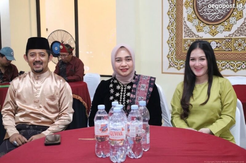 Kepala Divisi Pelayanan Hukum, Diana Yuli Astuti, datang langsung mewakili jajaran pimpinan Kanwil Kemenkum Jambi.(poto: ar/jamberita.com).