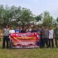 Siswa putra Ponpes Ad-Dhuha bersama pelatih usai mengikuti latihan Paskibraka untuk upacara HUT RI ke-81 di Dusun Purwasari.(poto: jambiprima.com).