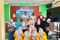 Dosen Universitas Baiturrahim (UBR) Jambi Ns. Mila Triana Sari menggelar program edukasi TB Paru Jambi di Aula Puskesmas Simpang Kawat, Rabu (5/8/2026).(poto: jamberita.com).