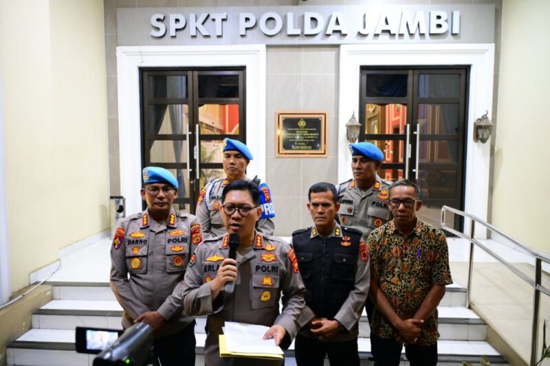Jajaran Kepolisian Daerah Jambi resmi menjatuhkan sanksi pemecatan oknum polisi jambi yang terlibat perkara tindak pidana meninggalnya Brigadir EWS.(poto: jamberita.com).