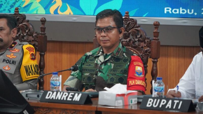 Komandan Korem 042/Gapu Brigjen TNI Nyamin menghadiri rapat koordinasi memperkuat penanganan karhutla tanjab barat di Kantor Bupati Tanjung Jabung Barat, Rabu (26/8/2026).(poto: jamberita.com).