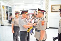Kapolda Jambi Irjen Pol Krisno H Siregar memimpin upacara Sertijab Kabidkum Polda Jambi di Lobi Gedung A, Selasa (11/8/2026).(poto: jamberita.com).
