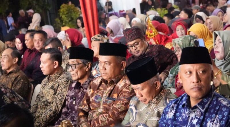 Sekda Muaro Jambi Budhi Hartono menghadiri pembukaan Festival Budaya 