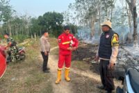 Kebakaran lahan perkebunan karet di Sarana Jaya Bungo berhasil dipadamkan tim gabungan.(poto: jambiprima.com).