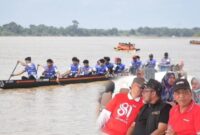 Sekretaris Daerah Provinsi Jambi Sudirman secara resmi membuka Lomba Pacu Perahu Tradisional Provinsi Jambi Tahun 2026 di Taman Tanggo Rajo, Sabtu (29/8/2026).(poto: jamberita.com).