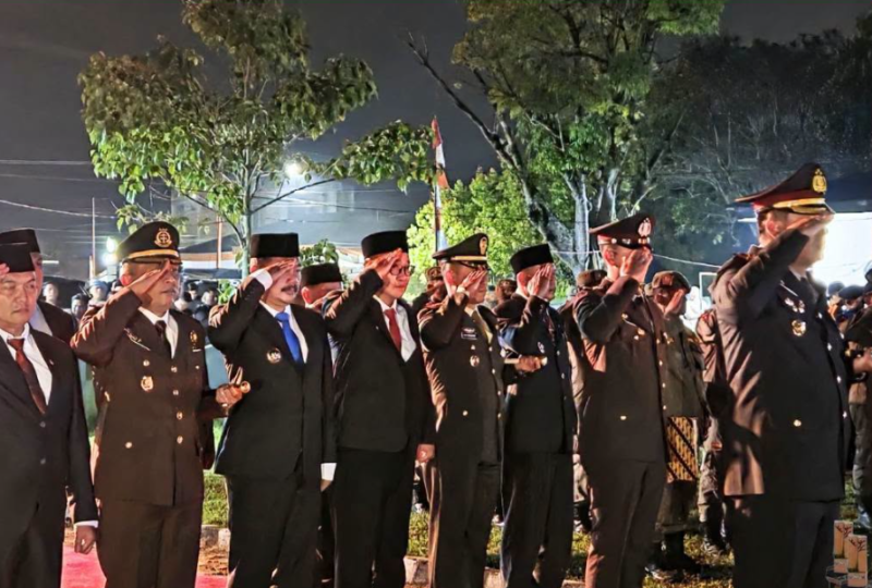 Pemkot Sungai Penuh dan Pemkab Kerinci menggelar renungan suci HUT RI ke-81 di TMP Bhakti Semumu.(poto: istimewa).