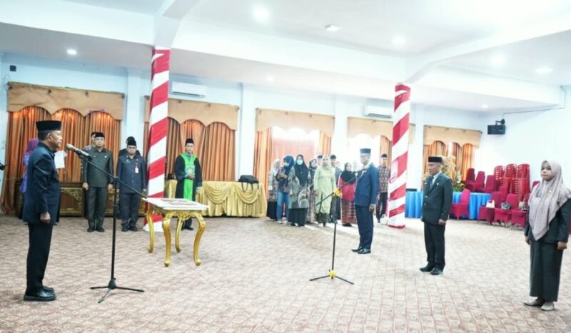 Wakil Bupati Merangin A. Khafidh memimpin acara pelantikan pejabat eselon II di Aula Rumah Dinas Bupati Merangin pada Kamis (27/8).(poto: kominfo).