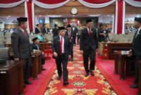 Gubernur Jambi Al Haris nonton bersama Pidato Presiden RI terkait RUU APBN 2027 di Ruang Utama Sidang DPRD Provinsi Jambi pada Jumat (14/08/2026).(poto: jamberita.com).