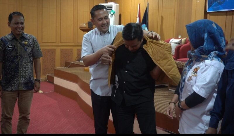 Bupati Merangin M. Syukur tekankan pentingnya profesionalisme wartawan era digital saat membuka Bimtek SDM insan pers di Kantor Bappeda Merangin.(poto: meranginkab.go.id).