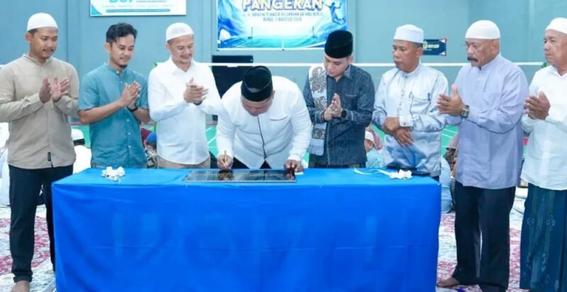 Wakil Bupati Bungo Ust. Tri Wahyu Hidayat meresmikan Hall Bulu Tangkis Pangeran di Jalan Ibrahim Syamsir.(poto: jambiprima.com).