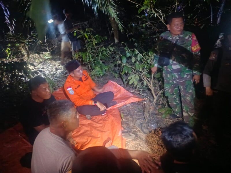 Tim Pencarian dan Pertolongan menyisir aliran Sungai Batanghari untuk menemukan pemancing tenggelam sungai batanghari pada Sabtu (15/8/2026).(poto: : jambilink.id).
