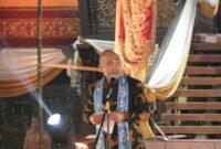 Bupati Bungo H. Dedy Putra, S.H., M.Kn., saat menyampaikan sambutan dalam kegiatan kebudayaan Kabupaten Bungo di Rumah Anjungan Bungo, Taman Mini Melayu Jambi, Jumat (21/8/2026).(poto: jambiprima.com).