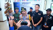 Polda Jambi bersama tim gabungan langsung bergerak cepat melakukan pengecekan hotspot Karhutla Jambi di Posko Bandara Lama pada Sabtu (22/8/2026).(poto: jambilink.id).