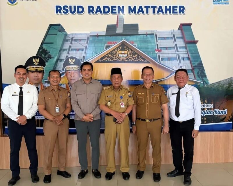 Wakil Gubernur Jambi, Drs. H. Abdullah Sani, M.Pd.I., melakukan kunjungan kerja wagub jambi ke Rumah Sakit Umum Daerah (RSUD) Raden Mattaher Jambi pada Selasa (4/8).(poto: jambilink.id).