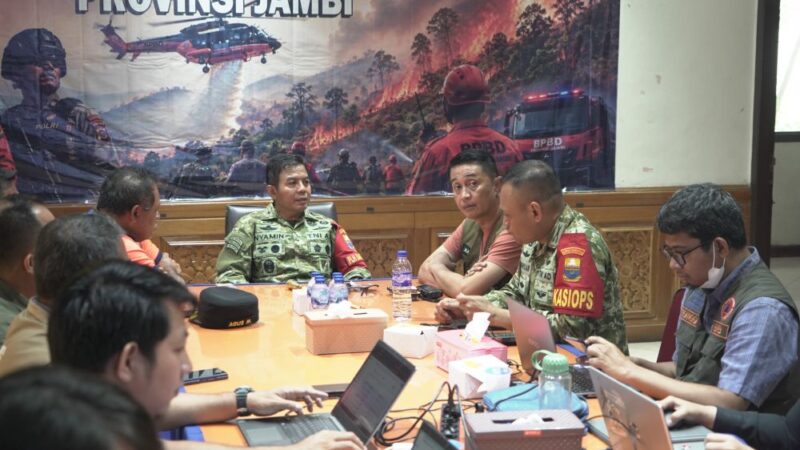 Komandan Korem 042/Gapu Brigjen TNI Nyamin mengecek langsung kesiapan Posko Udara Satgas Karhutla di Kecamatan Jambi Selatan, Kelurahan Pal Merah, Kota Jambi, Jumat (28/8/2026).(poto: jamberita.com).