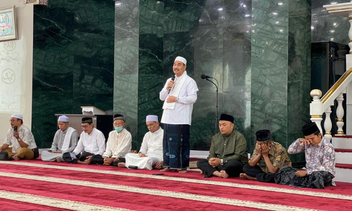 Ketua DPD Partai Gerindra Provinsi Jambi, Dr. Ir. H. A.R. Sutan Adil Hendra, MM (SAH),saat mengisi acara di Masjid.(poto: istimewa).