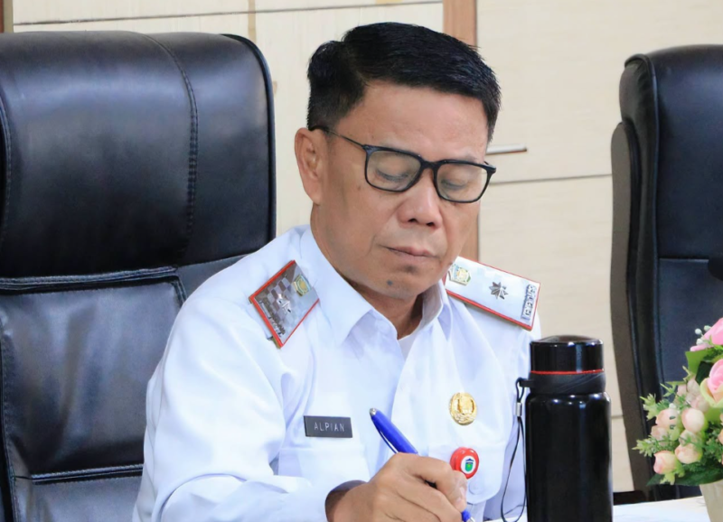 Sekretaris Daerah Alpian memimpin rapat forum kemitraan JKN Sungai Penuh pada Rabu, 26 Agustus 2026.(poto: istimewa).