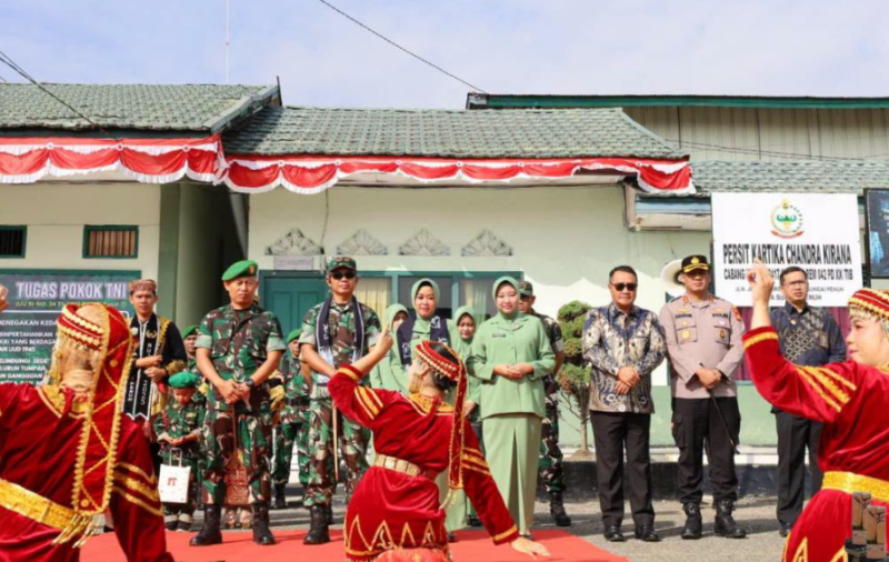 Wali Kota Sungai Penuh Alfin, S.H., menyambut kunjungan kerja Komandan Korem 042/Garuda Putih Brigjen TNI Nyamin, S.I.P., M.M., pada Kamis (20/8).(poto: istimewa).