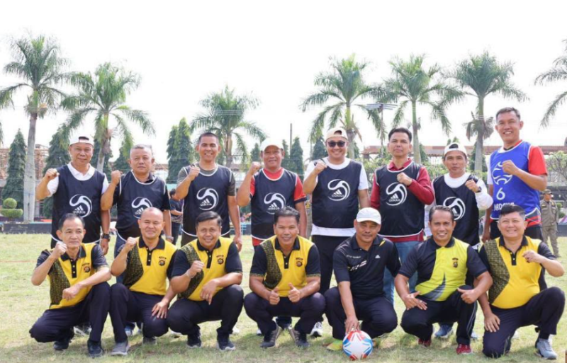 Walikota Alfin, sesi Poto bersama anggota Polres Kerinci.(poto: istimewa)