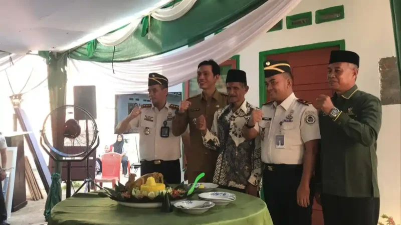 Lapas Kelas IIB Muara Bulian bersama Baznas Kabupaten Batang Hari resmi menyerahkan satu unit rumah layak huni karya warga binaan.(poto: tribunjambi.com)
