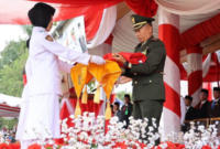 Komandan Kodim 0417/Kerinci Letkol Inf. Eko Siswanto bertindak langsung selaku inspektur upacara.(poto: seriusnews.id).